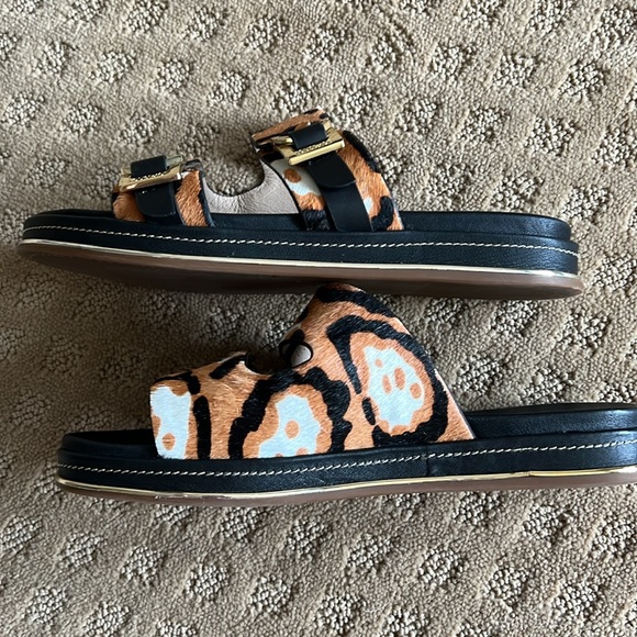 Louise et Cie Black and Tan Leopard Animal Print Buckle Slide Sandals - Picture 6 of 9